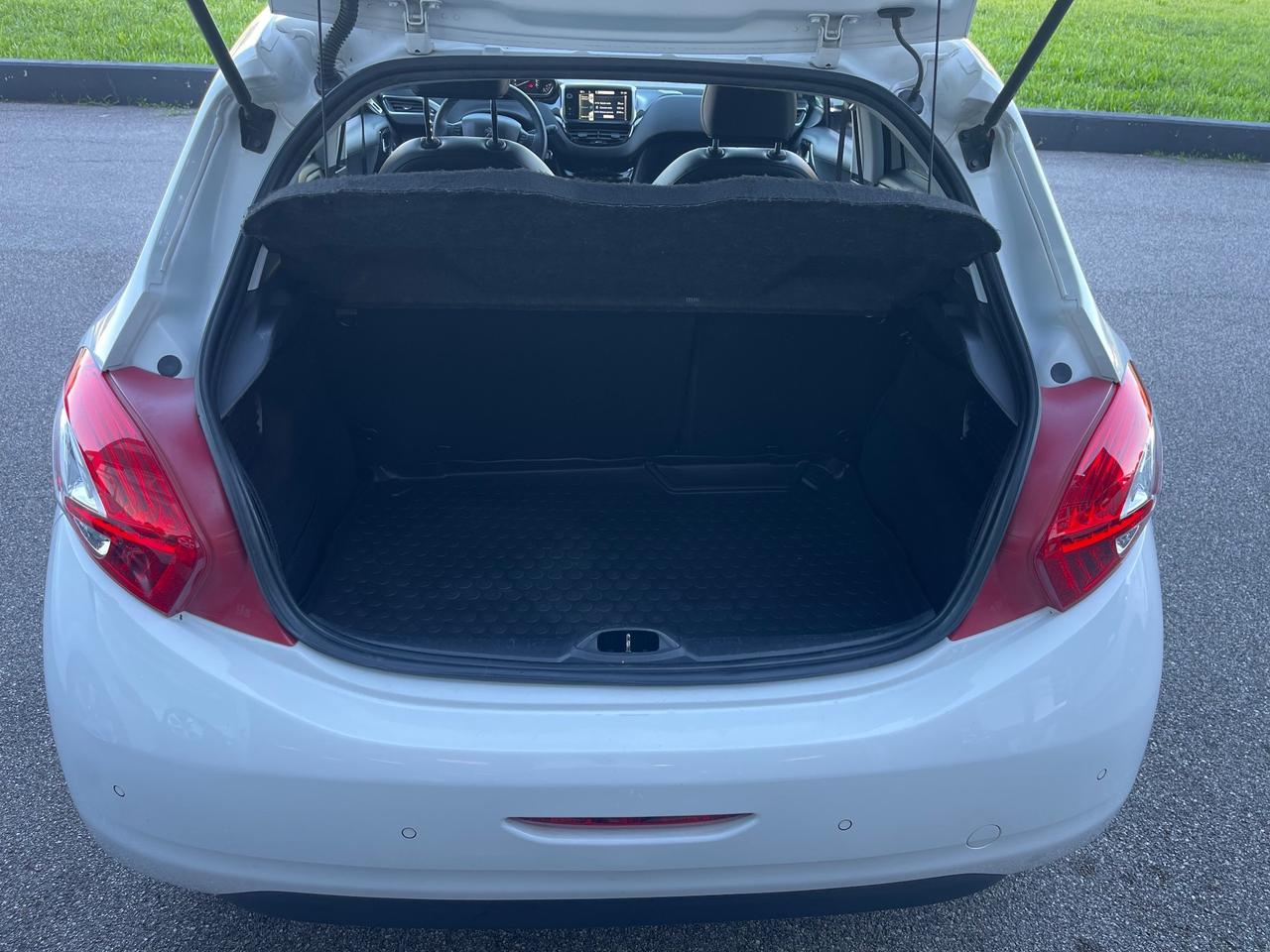 Peugeot 208 1.2 VTi 82 CV 5 porte Neopatentati