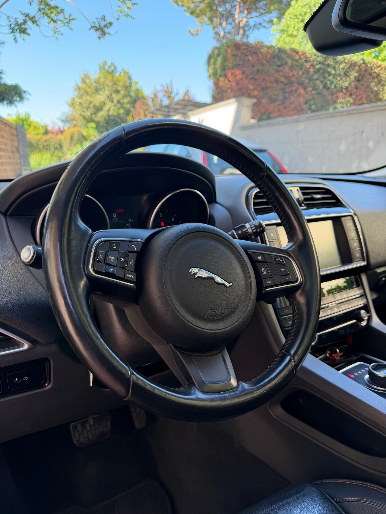 Jaguar F-Pace 2.0 D 180 CV AWD Prestige