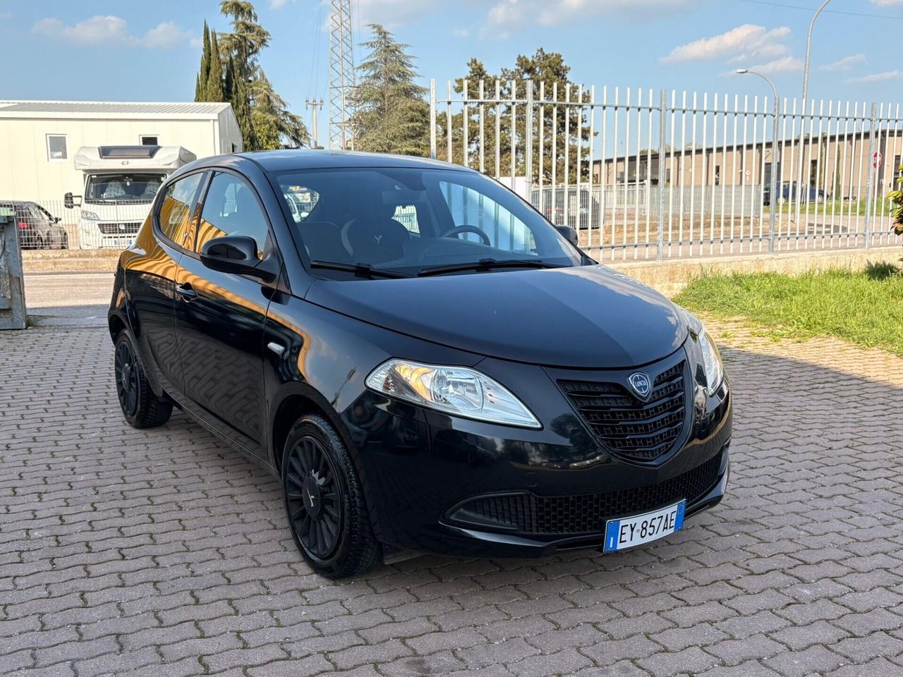 Lancia Ypsilon 1.2 69 CV 5 porte Elefantino