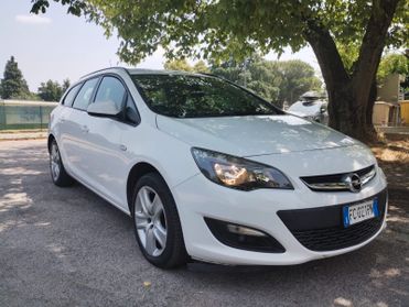 Opel Astra 1.4 Turbo 140CV Sports Tourer GPL Tech Cosmo