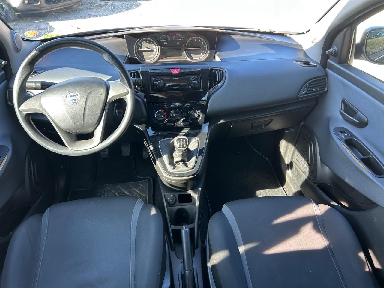 Lancia Ypsilon 1.2 69 CV 5 porte GPL Ecochic Silver neopatentati