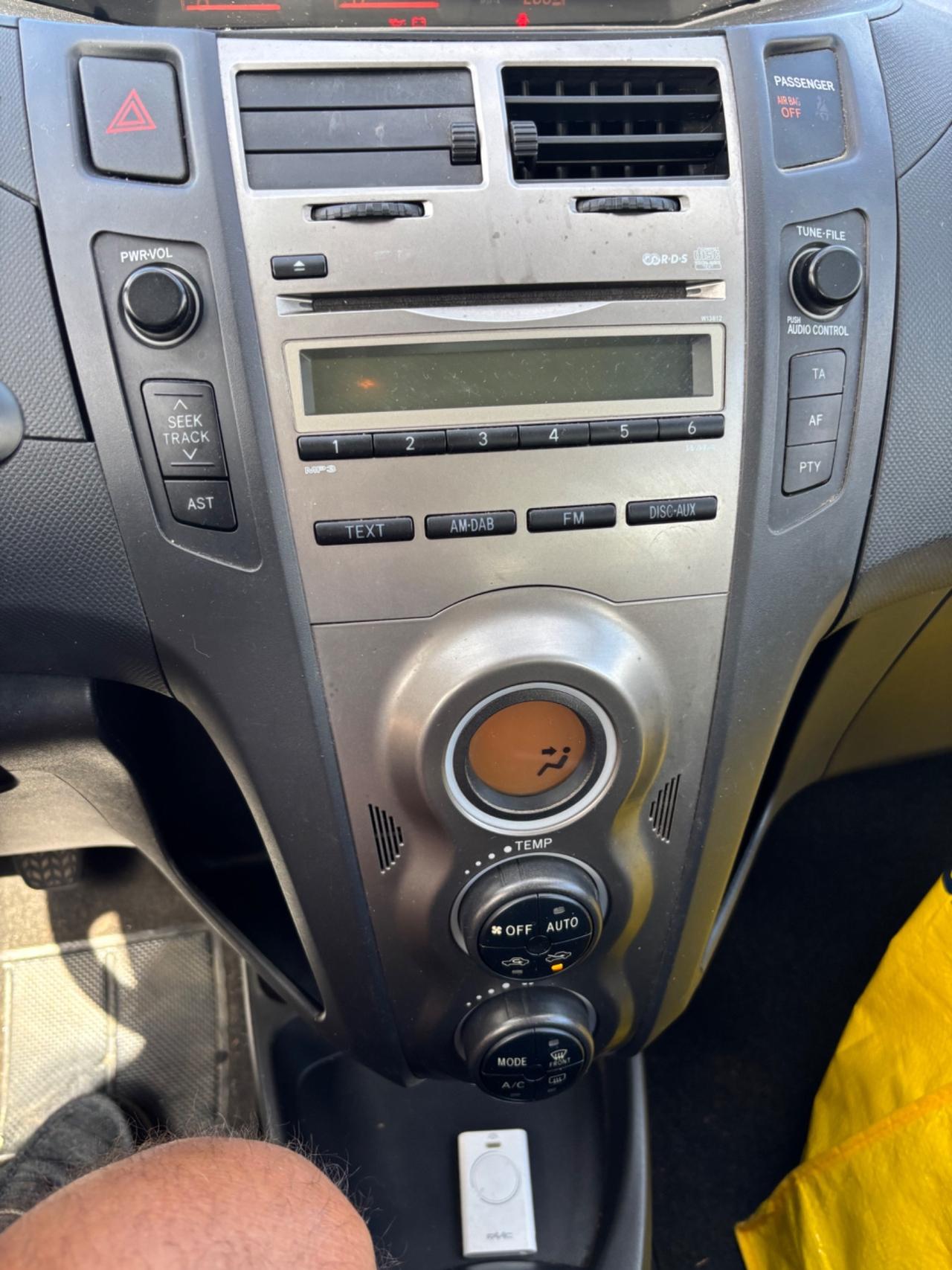 Toyota Yaris 1.3 5 porte Sol neo patentato