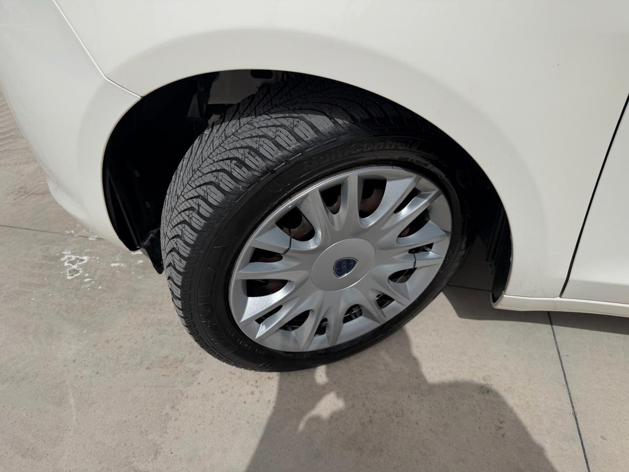 LANCIA YPSILON 2015 1.2 BENZINA 69 CV