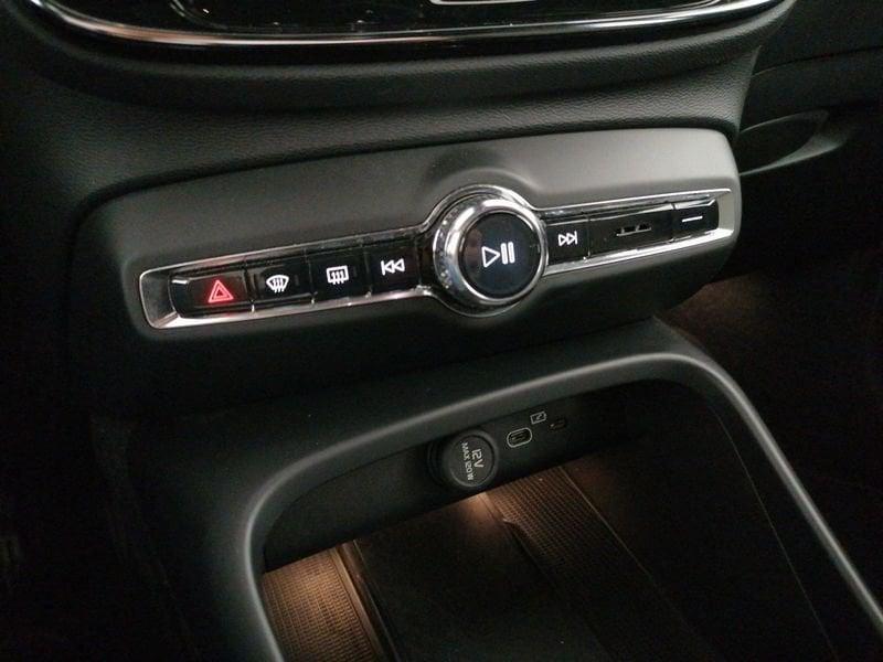 Volvo XC40 2.0 b3 Core auto