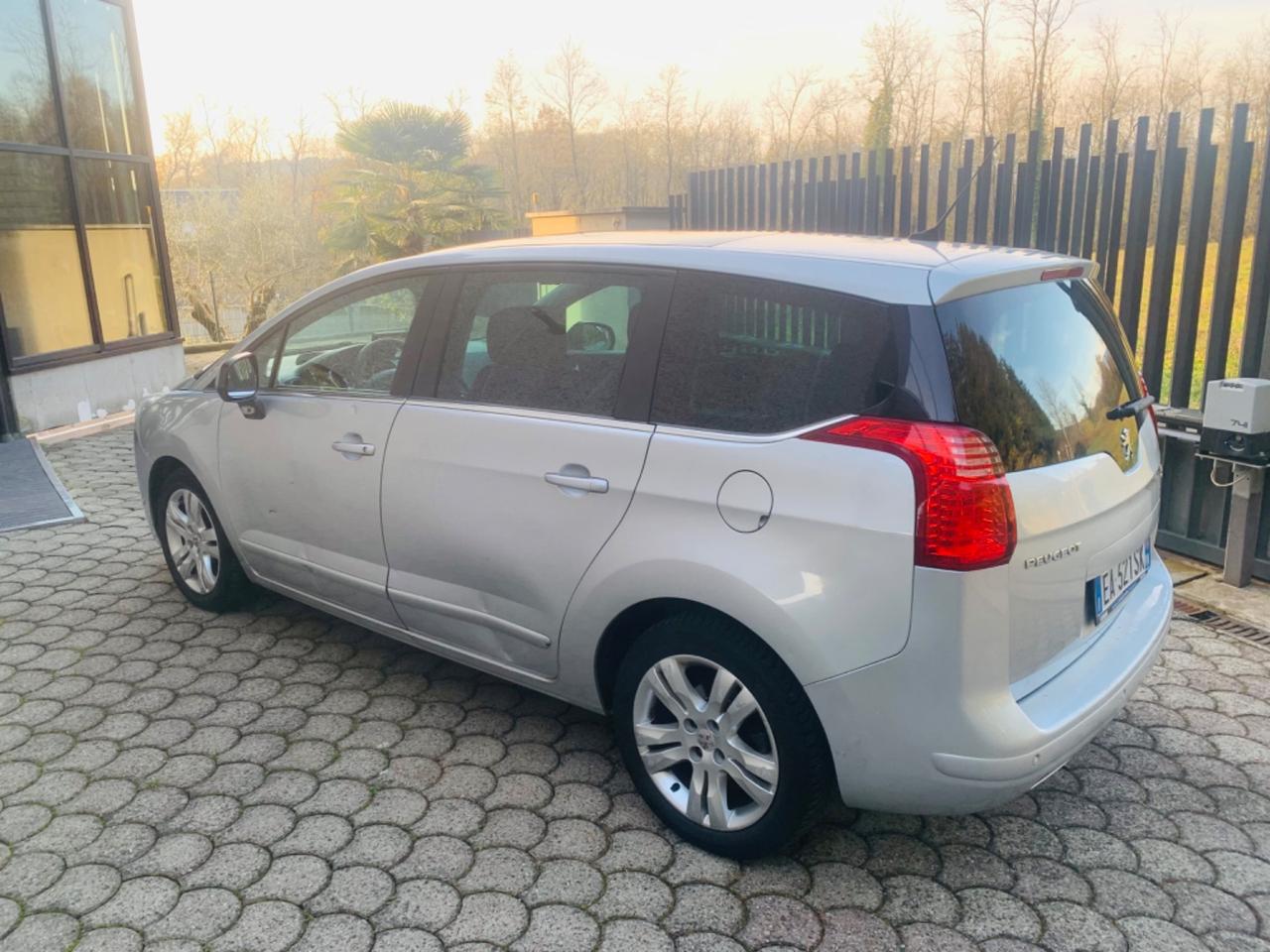 Peugeot 5008 1.6 HDi 110CV Féline 7 posti