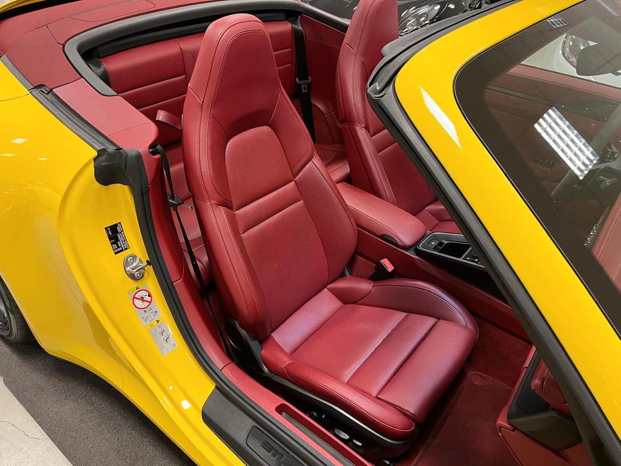 Porsche 911 Carrera 4 GTS Cabriolet