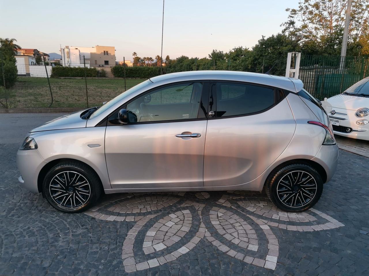 Lancia Ypsilon 1.2 69 CV 5 p. GPL Ecochic Gold