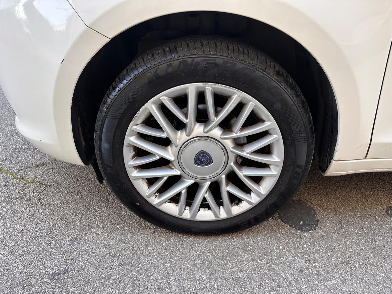 Lancia Ypsilon 1.2 69 CV 5 porte Silver