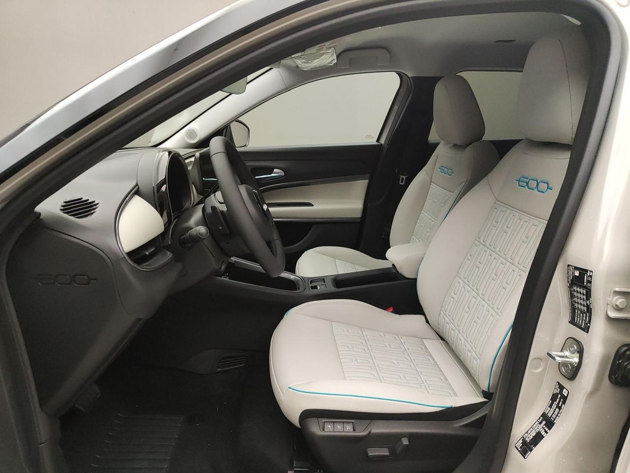 FIAT 600 IV 2023 1.2 MHEV 110CV DCT LA PRIMA