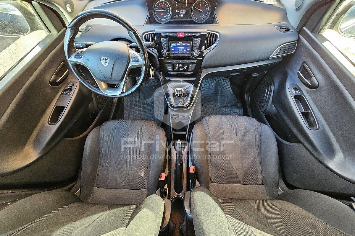 LANCIA Ypsilon 1.2 69 CV 5 porte GPL Ecochic Gold
