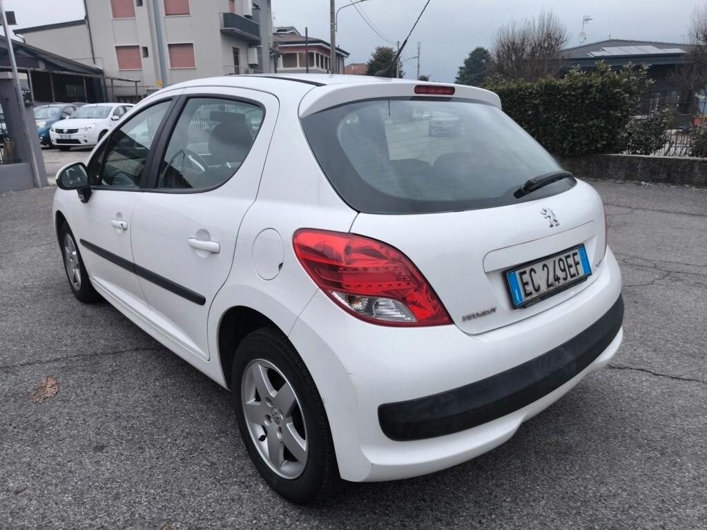 PEUGEOT 207 1,4 BENZINA- OK NEOPATENTATI