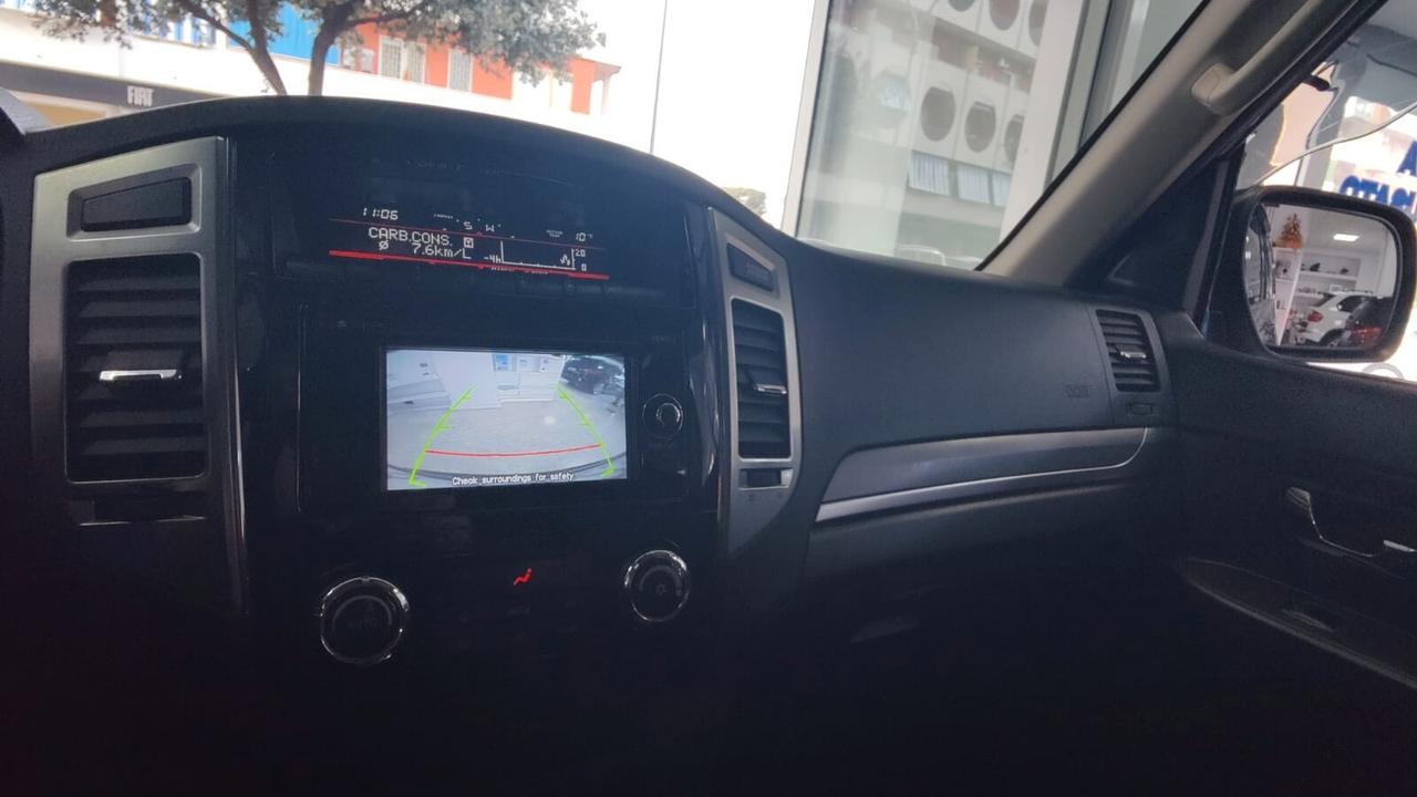 Mitsubishi Pajero 3.2 DI-D 16V aut. 5p. Intense 7 Posti Gancio Traino