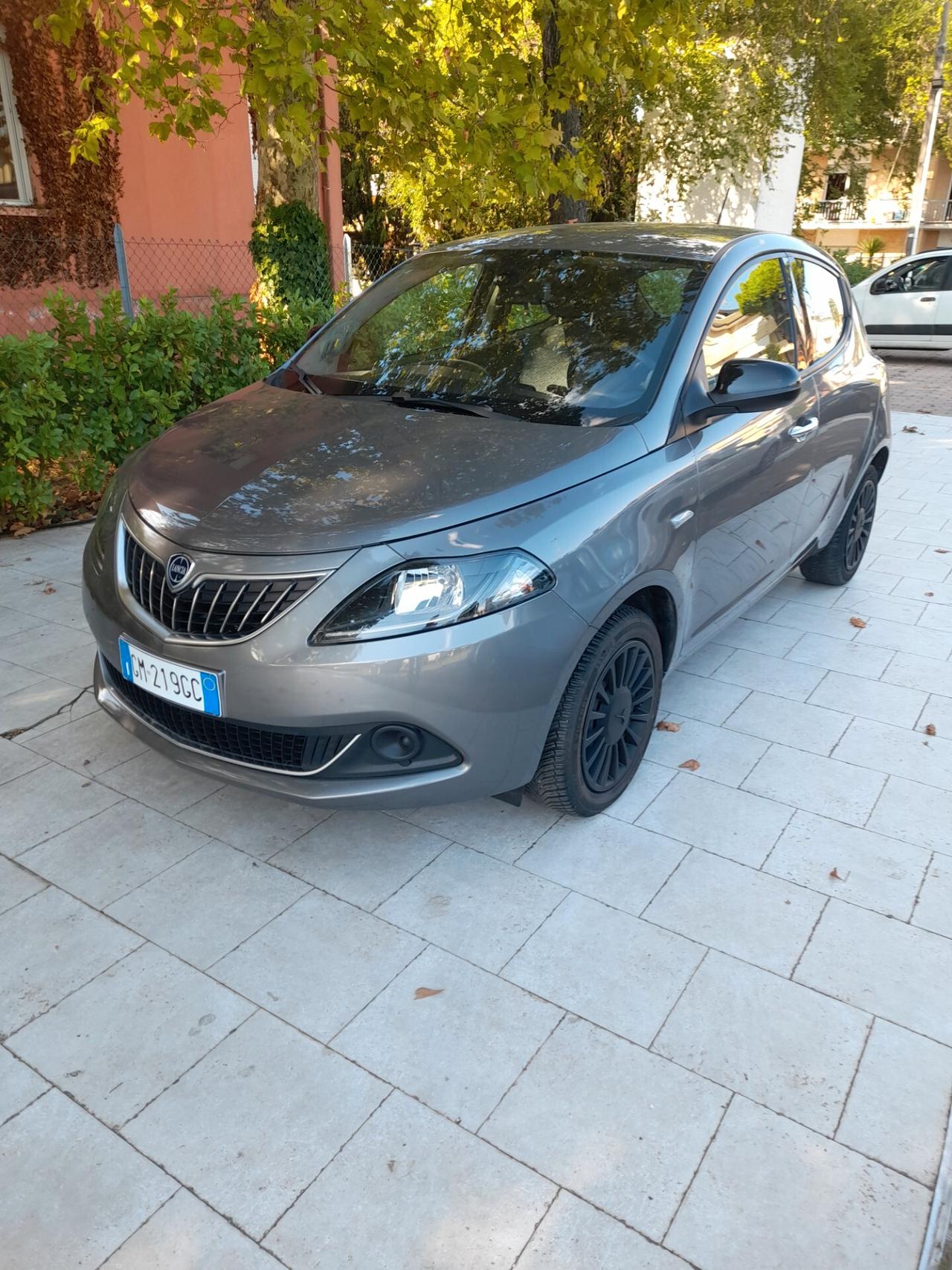 Lancia Ypsilon 1.0 Hybrid Gold