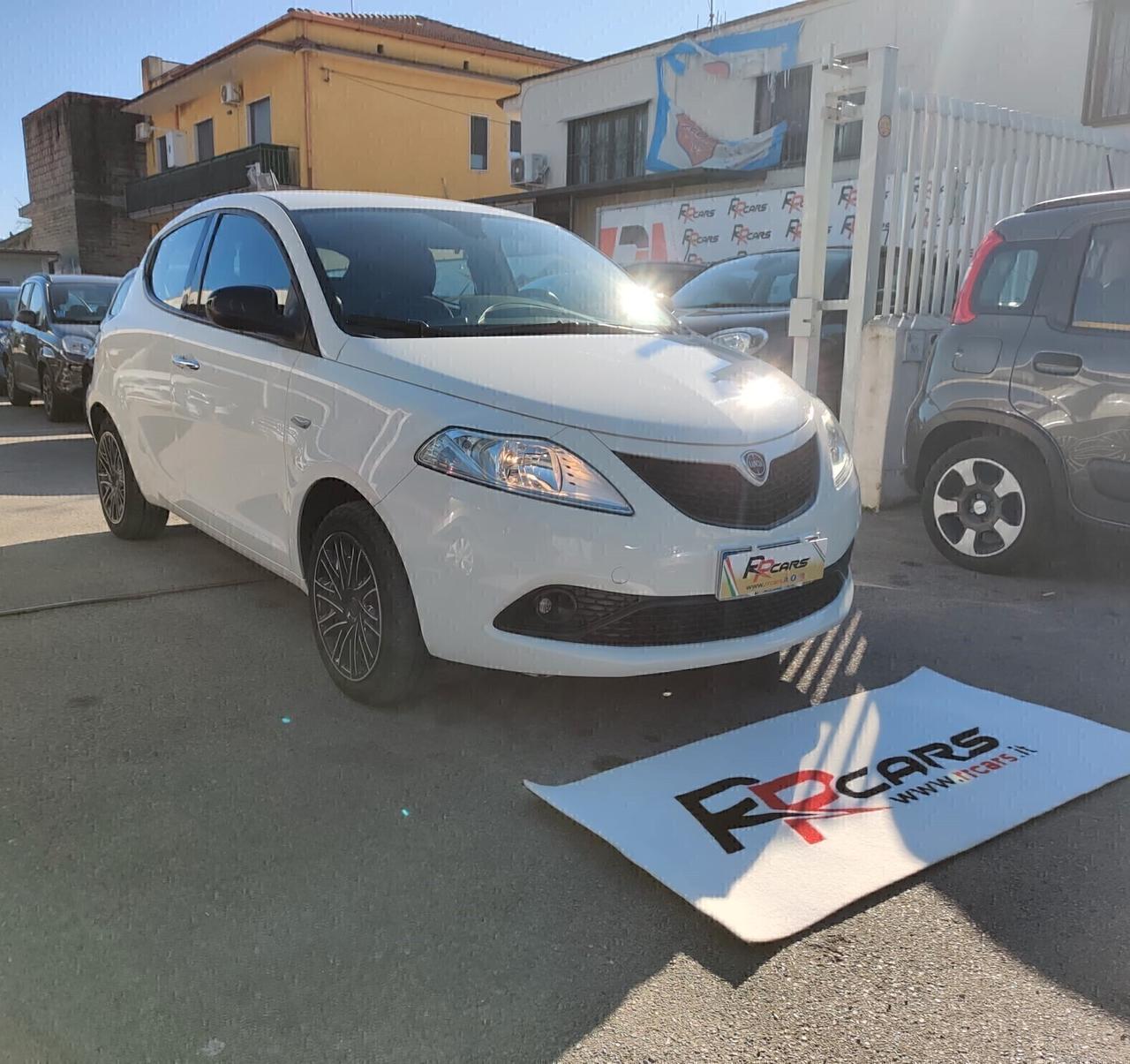 Lancia Ypsilon 1.0 S&S Hybrid Ecochic Silver