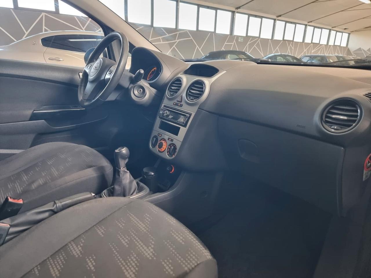 Opel Corsa 1.2 3 porte Club NEOPATENTATI