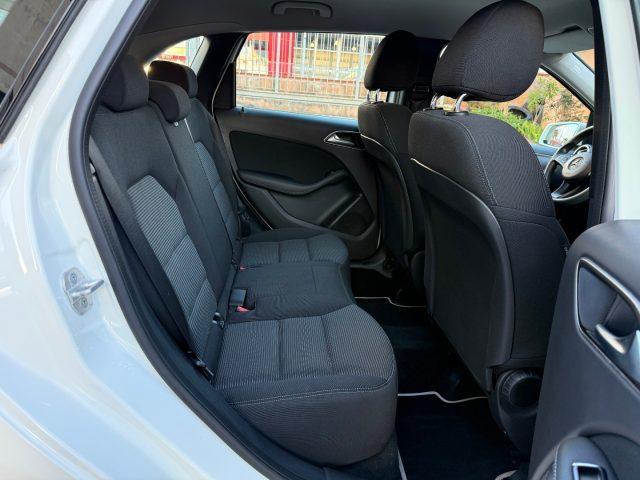 MERCEDES-BENZ B 180 d Business