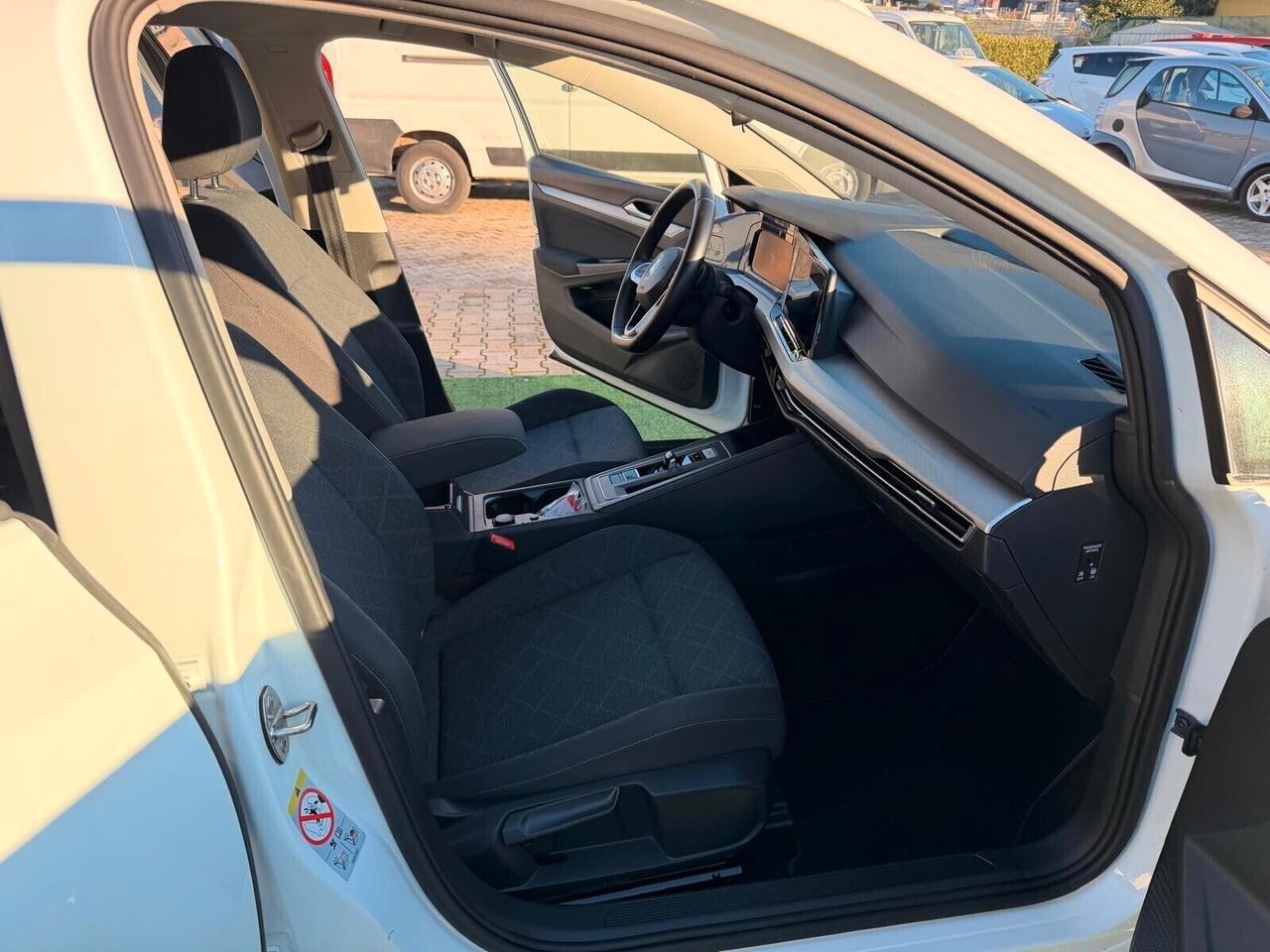 Volkswagen Golf 1.0 TSI EVO style