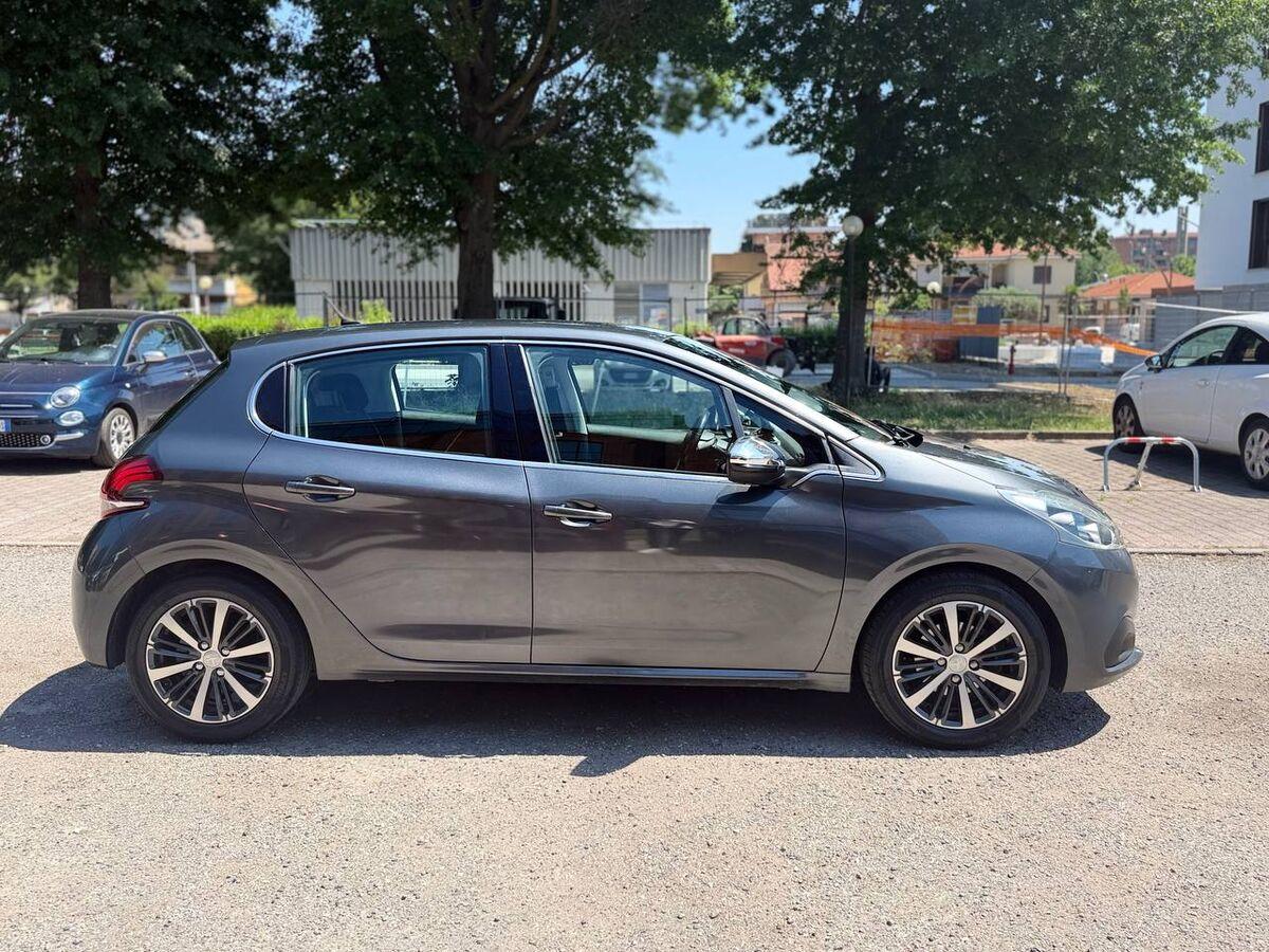 Peugeot 208 1.2 puretech Allure 82cv 3p