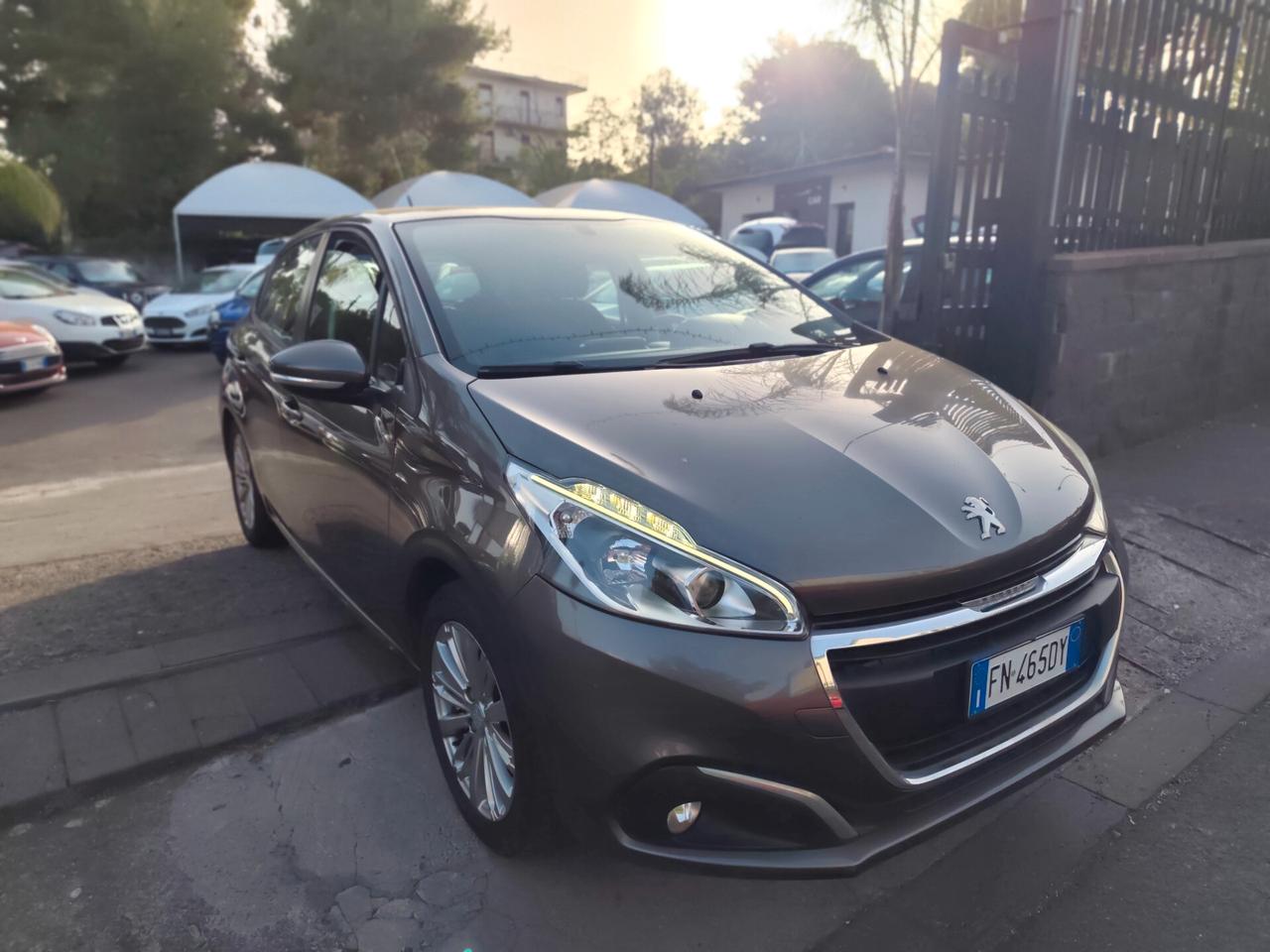 Peugeot 208 PureTech 82 5 porte Black Line