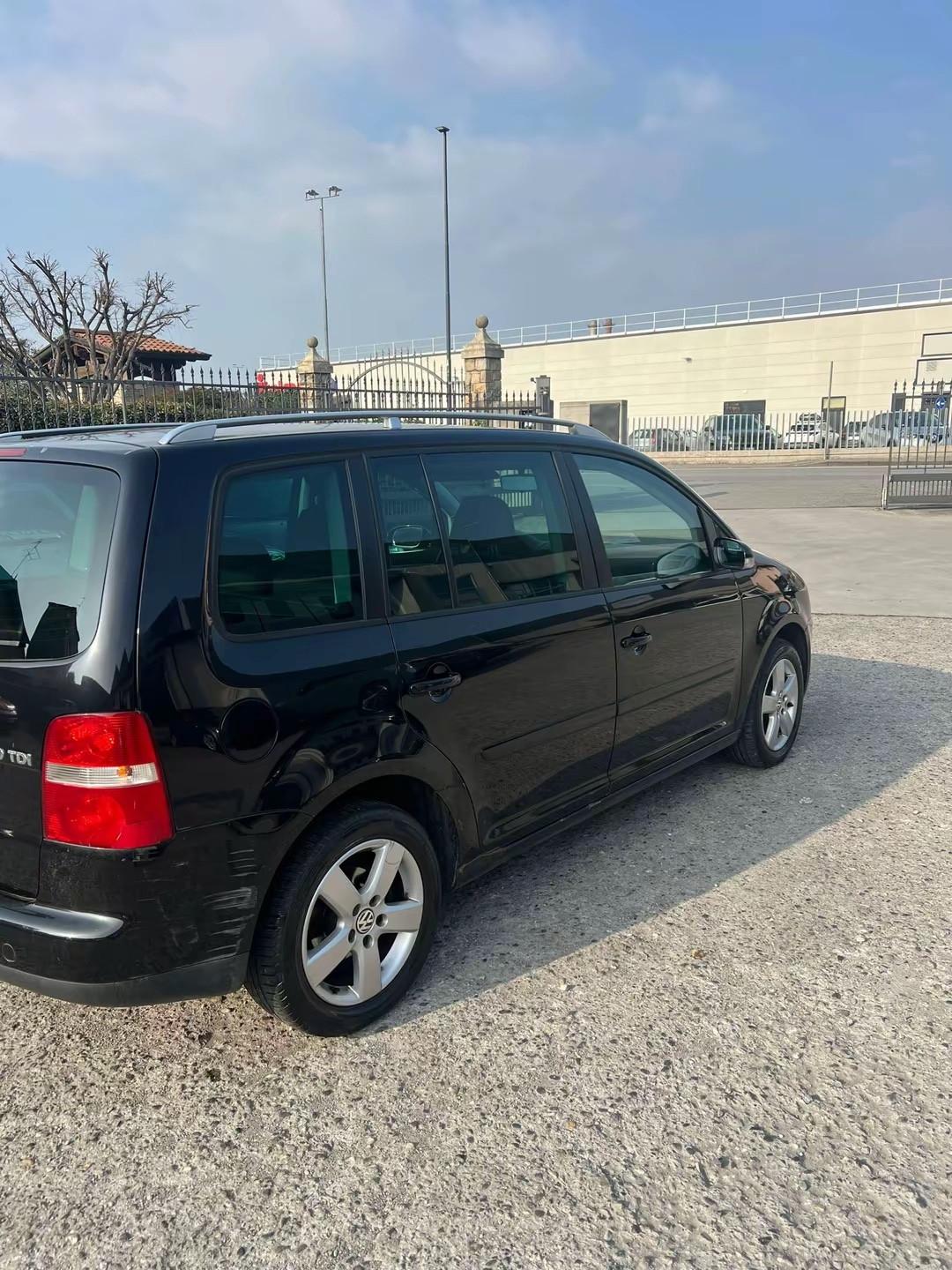Volkswagen Touran 2.0 TDI DPF Highline