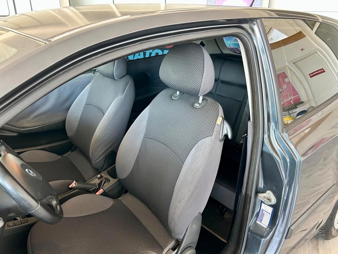 FIAT STILO COUPE' PER NEOPATENTATI *6 SPEED E TI SENTI SHUMY!*BENZINA1.4 16V 95CV* CLIMA + CERCHI IN LEGA + VETRI NERI*