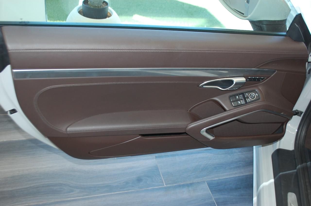 Porsche Boxster 718 2.0 300CV pdk Spyder Pelle Navi Led USB Lega