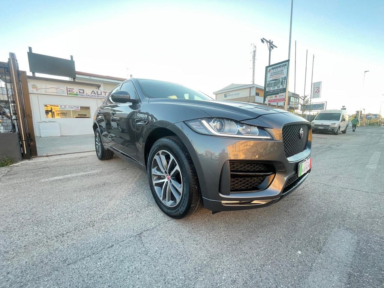Jaguar F-Pace 2.0 D 180 CV AWD aut. R-Sport