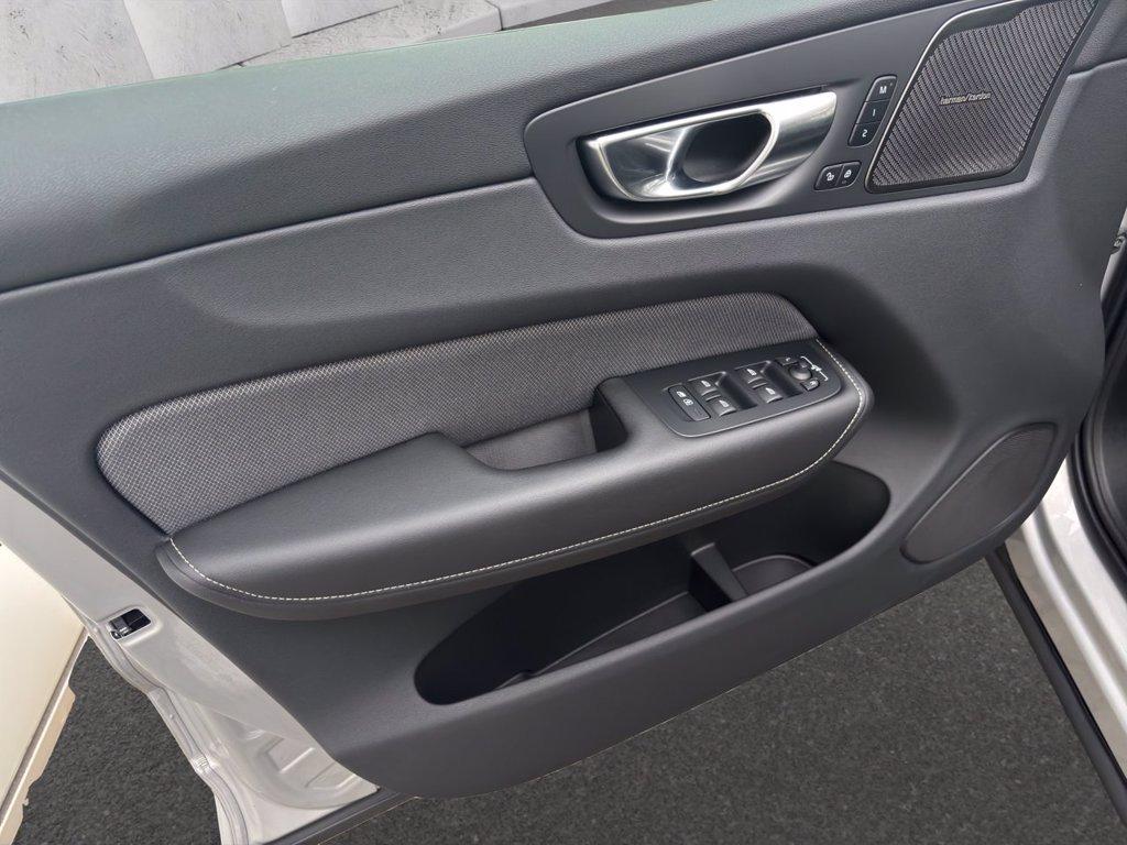 VOLVO XC60 2.0 b5 mhev Plus Dark awd auto del 2025