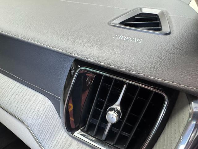 VOLVO XC60 B4 (d) AWD auto Ultimate Dark Gancio Originale