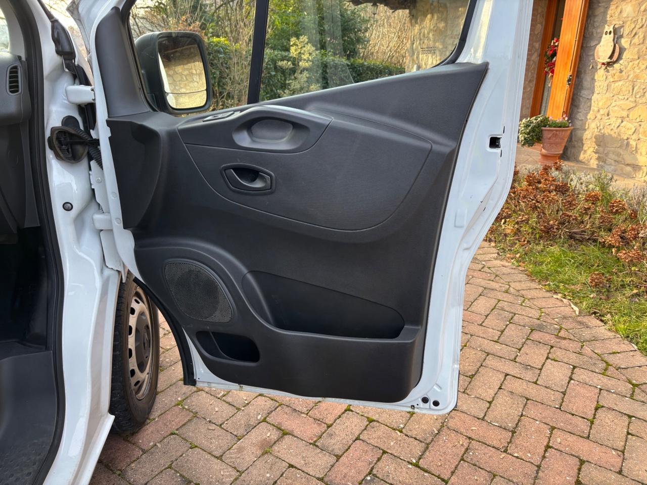 Renault Trafic T27 2.0 dCi 120CV 6 POSTI - 05/2021