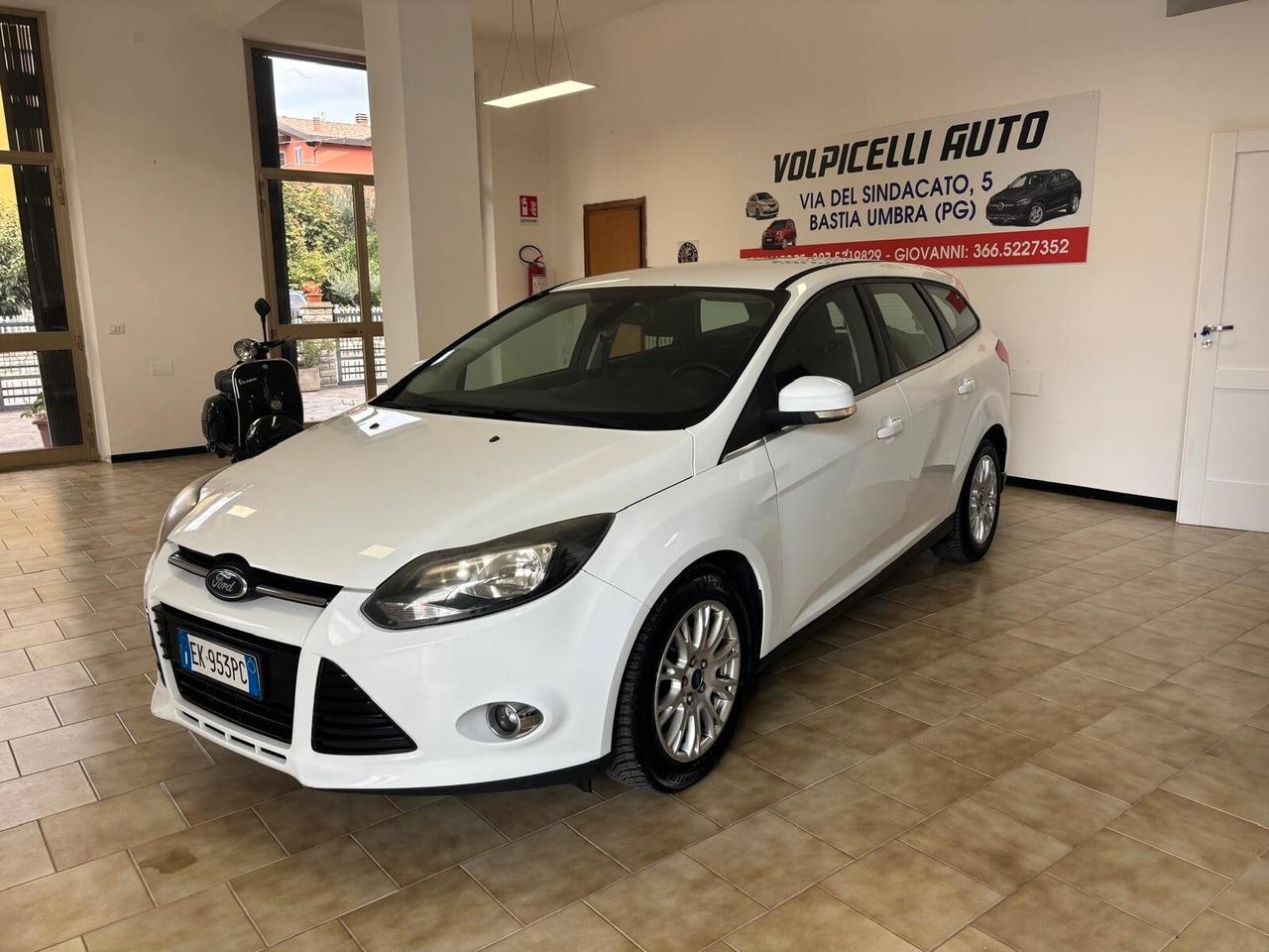FORD FOCUS ANNO 2011 DS 1.6 ADATTA NEOPATENTATI KM 90 mila