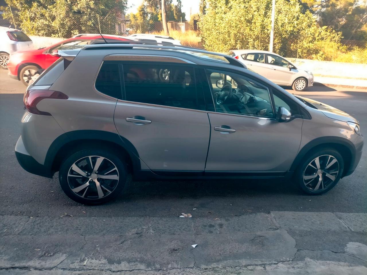 Peugeot 2008 BlueHDi 100 S&S Black Matt