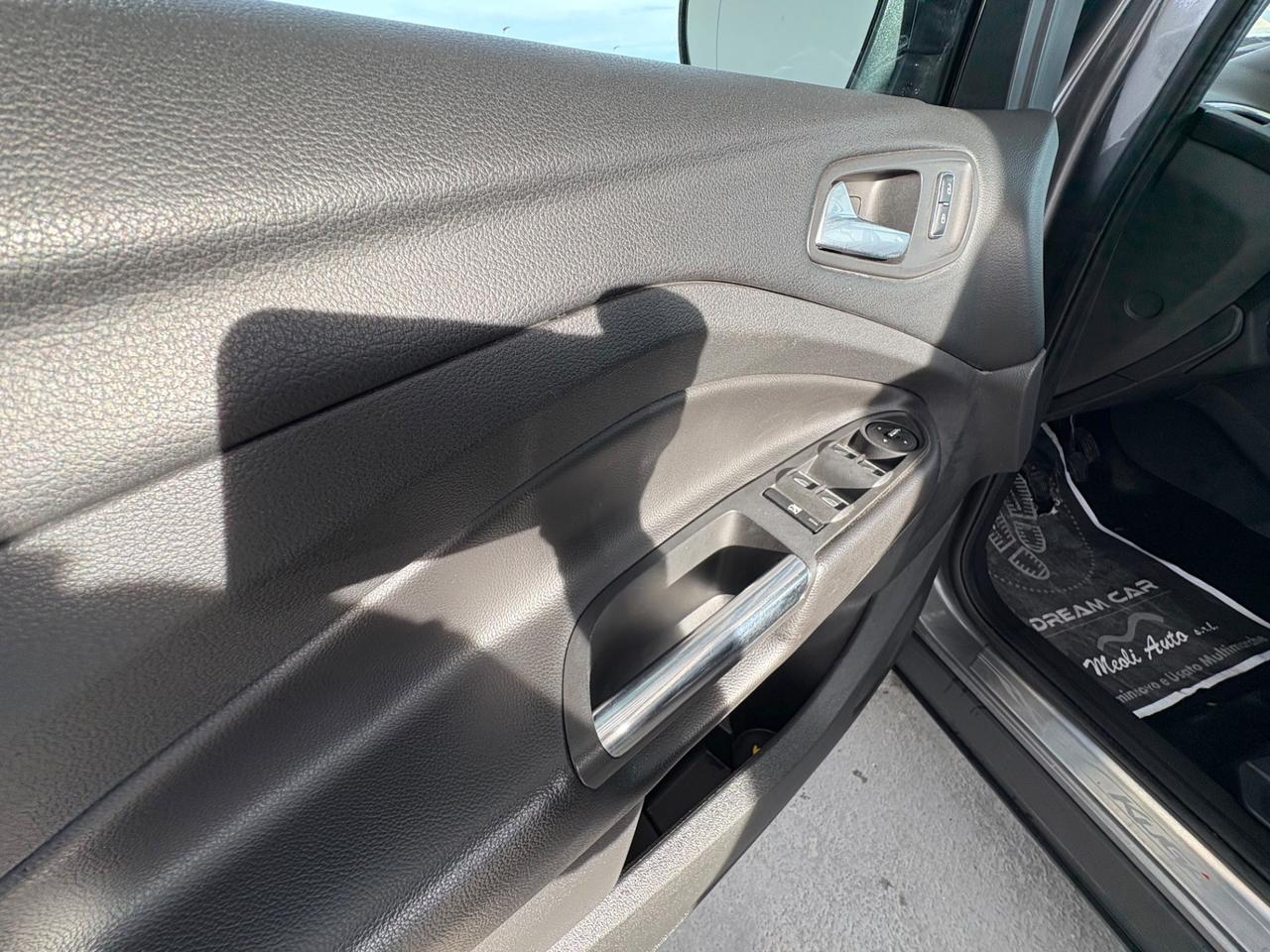 Ford Kuga 2.0 TDCI 140 CV 2WD Titanium