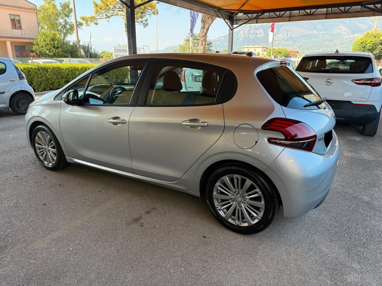 Peugeot 208 PureTech 82 5 porte Allure