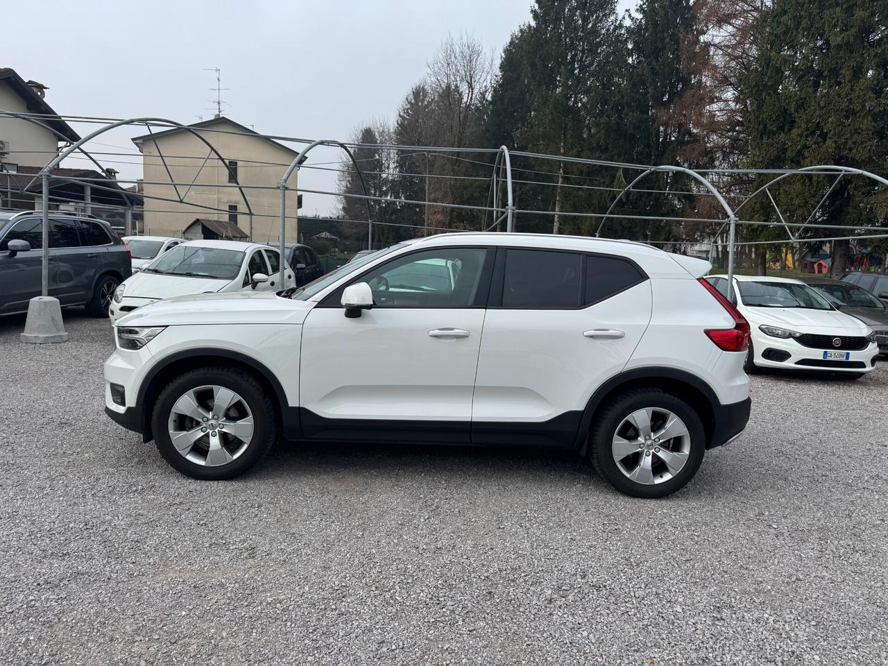 Volvo XC40 T2 Geartronic Momentum Pro