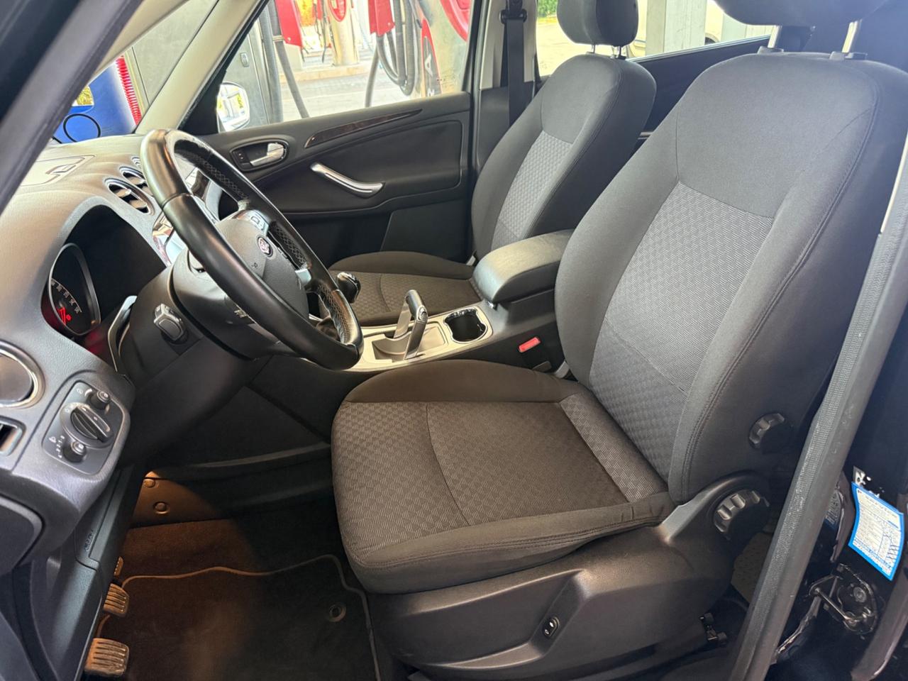 Ford Galaxy 2.0 TDCi 140 CV Ghia DPF