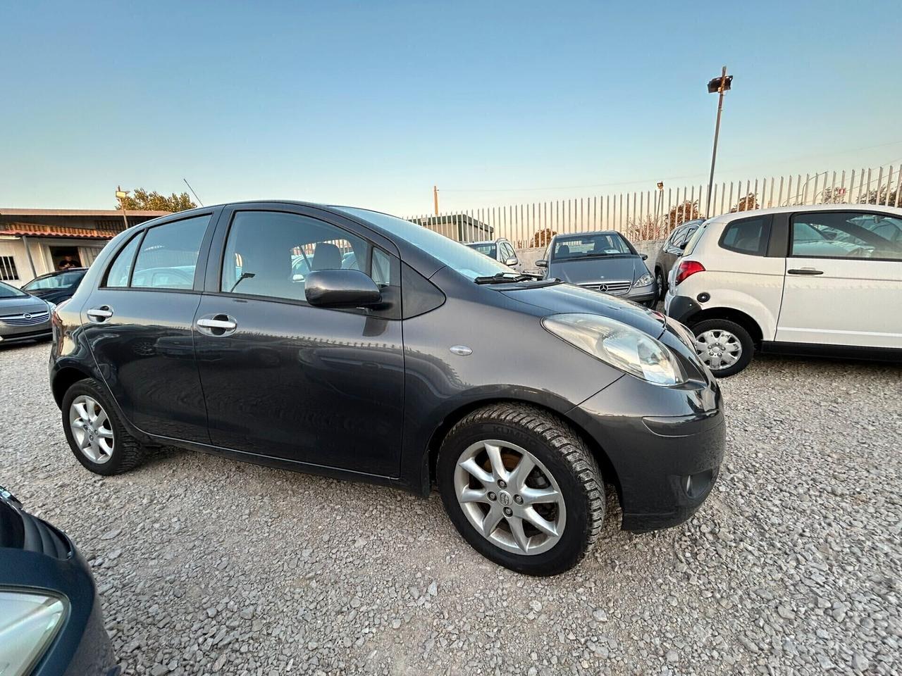 Toyota Yaris 1.0 5 porte Sol