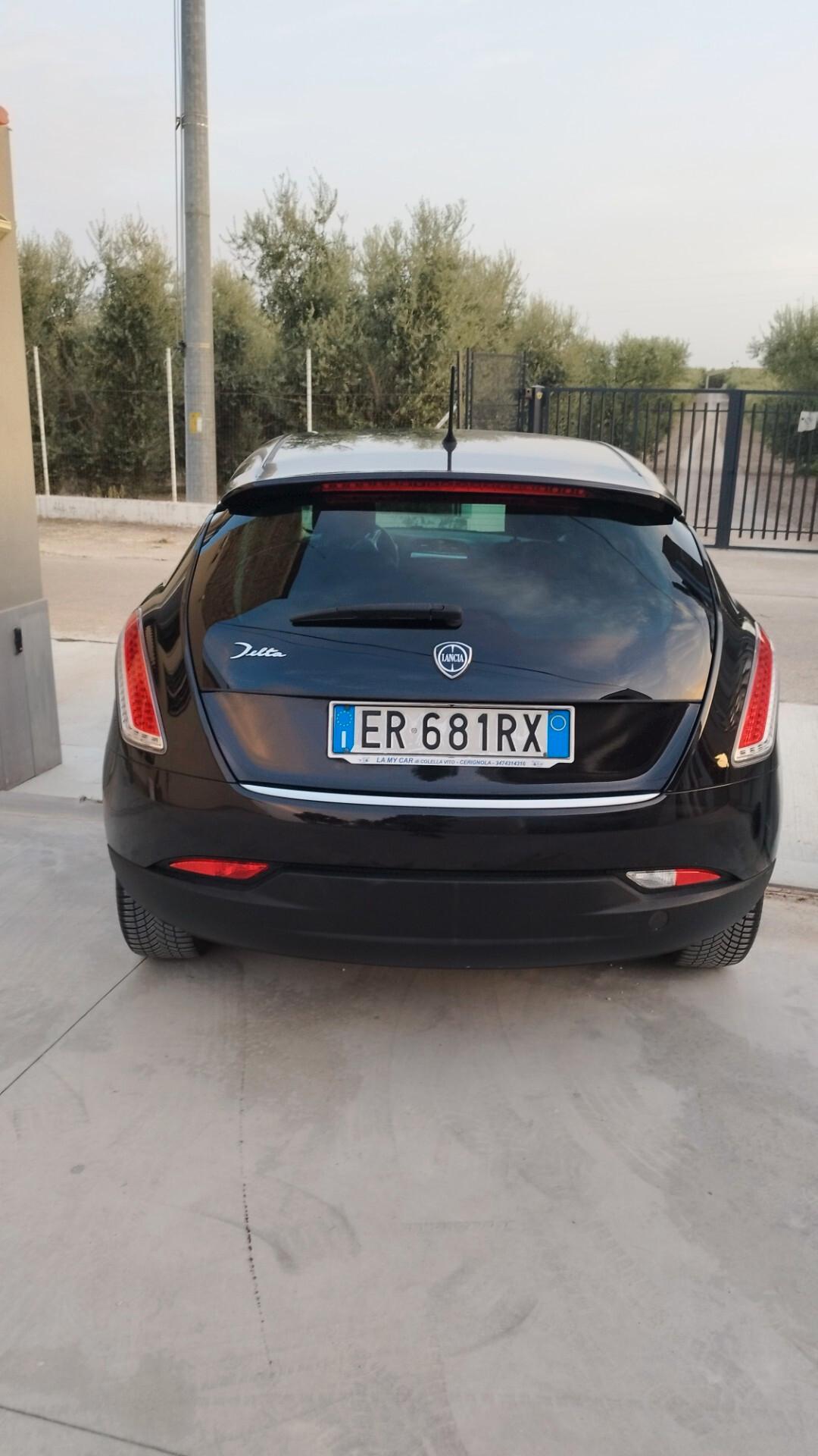 Lancia Delta 1.6 MJT DPF 105 CV Silver