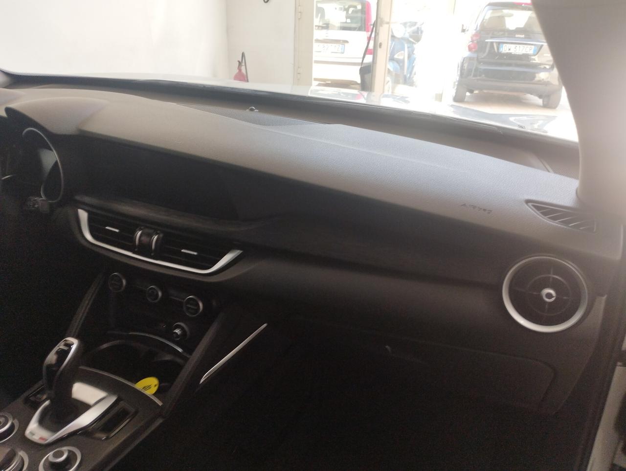 Alfa Romeo Stelvio 2.2 Turbodiesel 160 CV AT8 RWD Business
