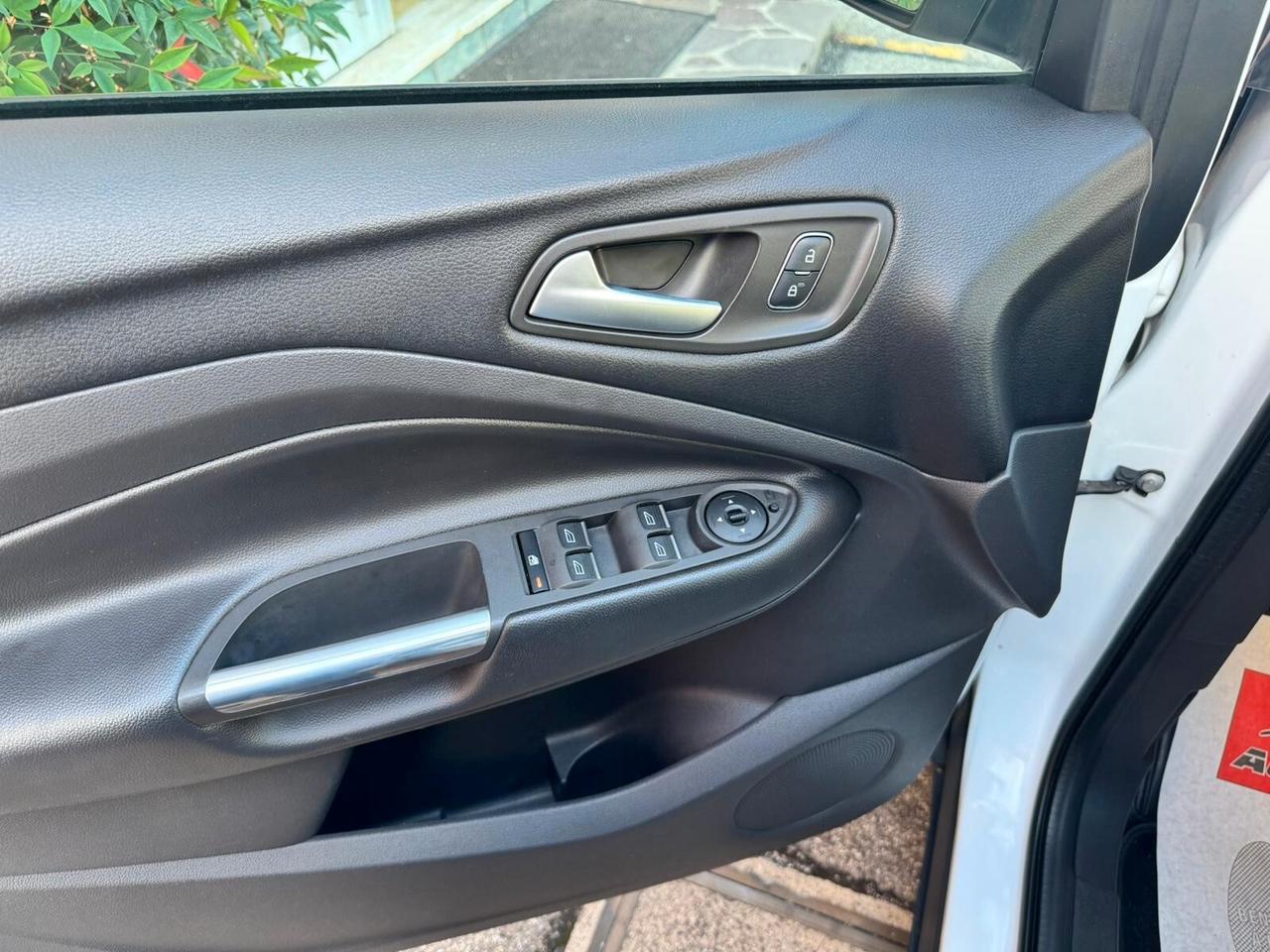 Ford Kuga 1.5 TDCI 120CV Powershift titanium