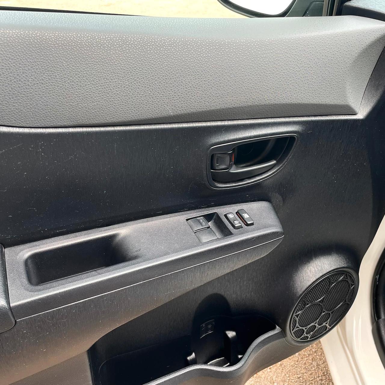 Toyota Yaris 1.0 5 porte Active