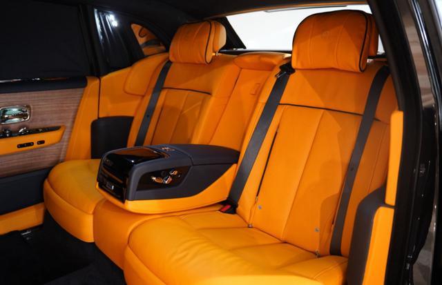 ROLLS-ROYCE Phantom EWB -TWO TONE W12 414 KW (563HP)