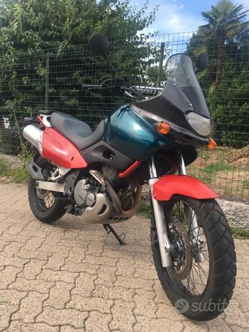 Suzuki XF Freewind 650 del 1997 compreso trapasso-tagliando-garanzia