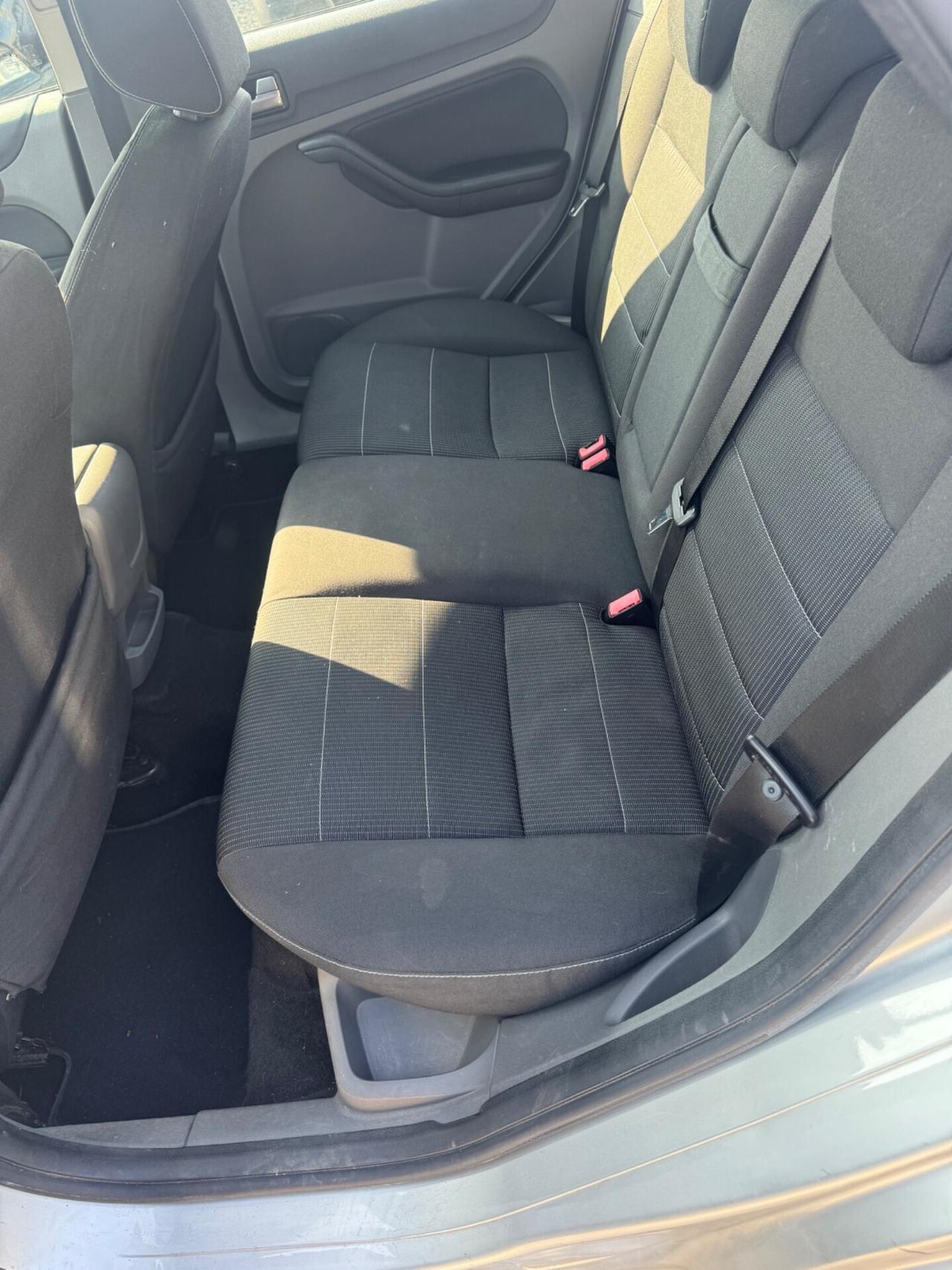 Ford Focus Focus+ 2.0 (145CV) 5p. Bz.- GPL berlina con gancio traino