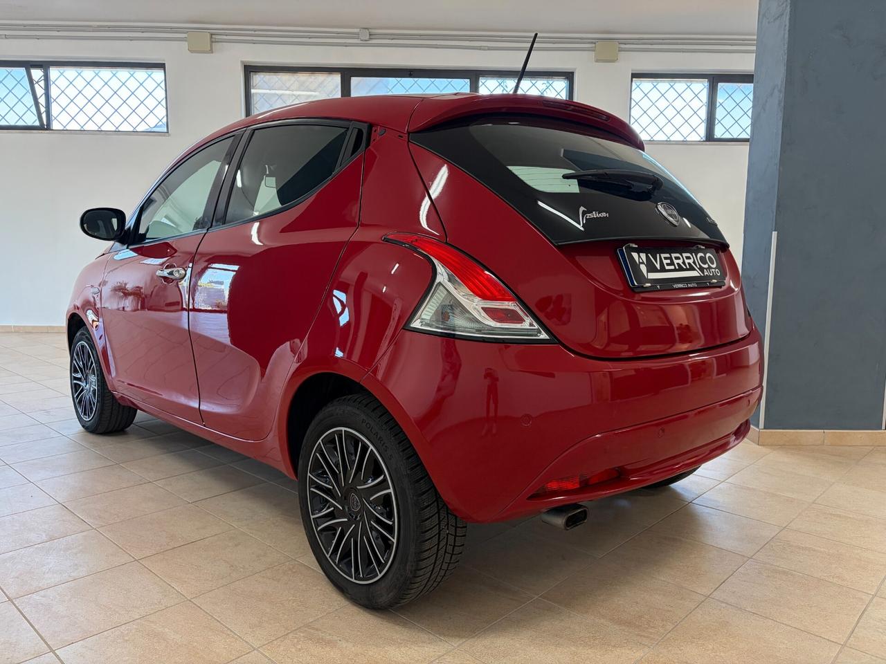 Lancia Ypsilon 1.0 FireFly 5 porte S&S Hybrid Ecochic Silver