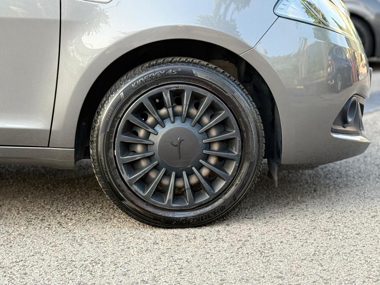 Lancia Ypsilon 1.0 FireFly S&S Hybrid Ecochic Silver