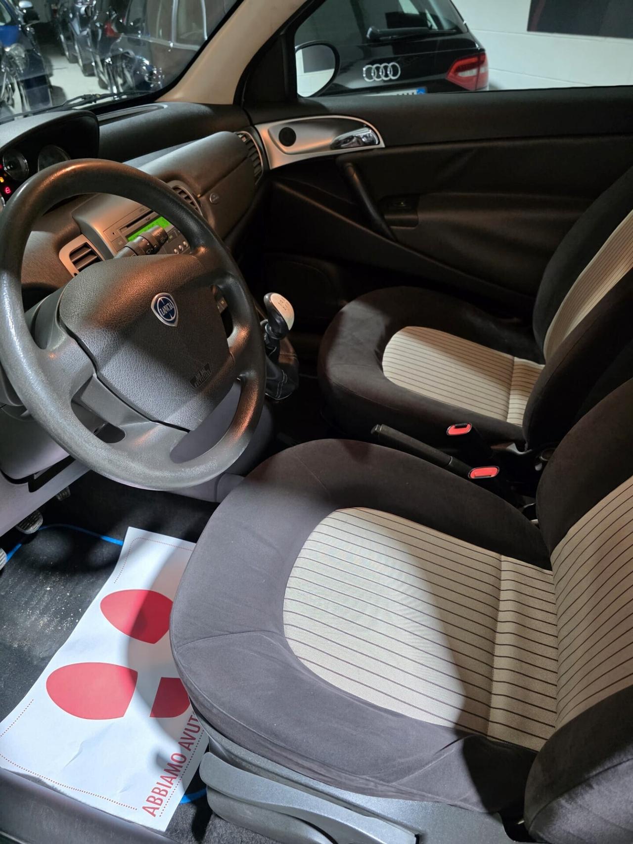 Lancia Ypsilon 1.2 Oro Bianco