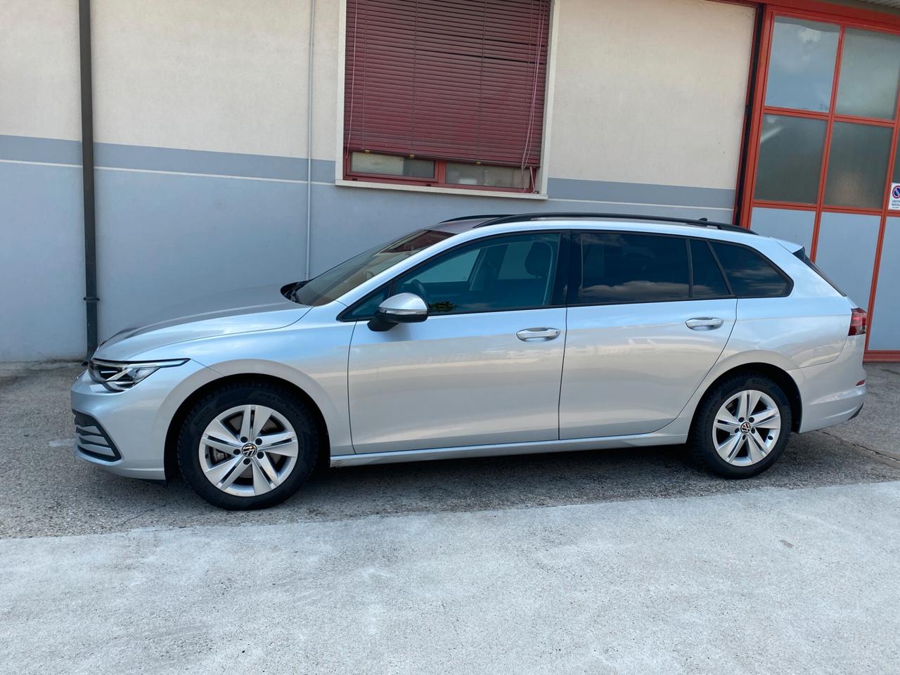 Volkswagen Golf Variant Golf Variant 2.0 TDI SCR DSG Life - CAMBIO AUTOMATICO