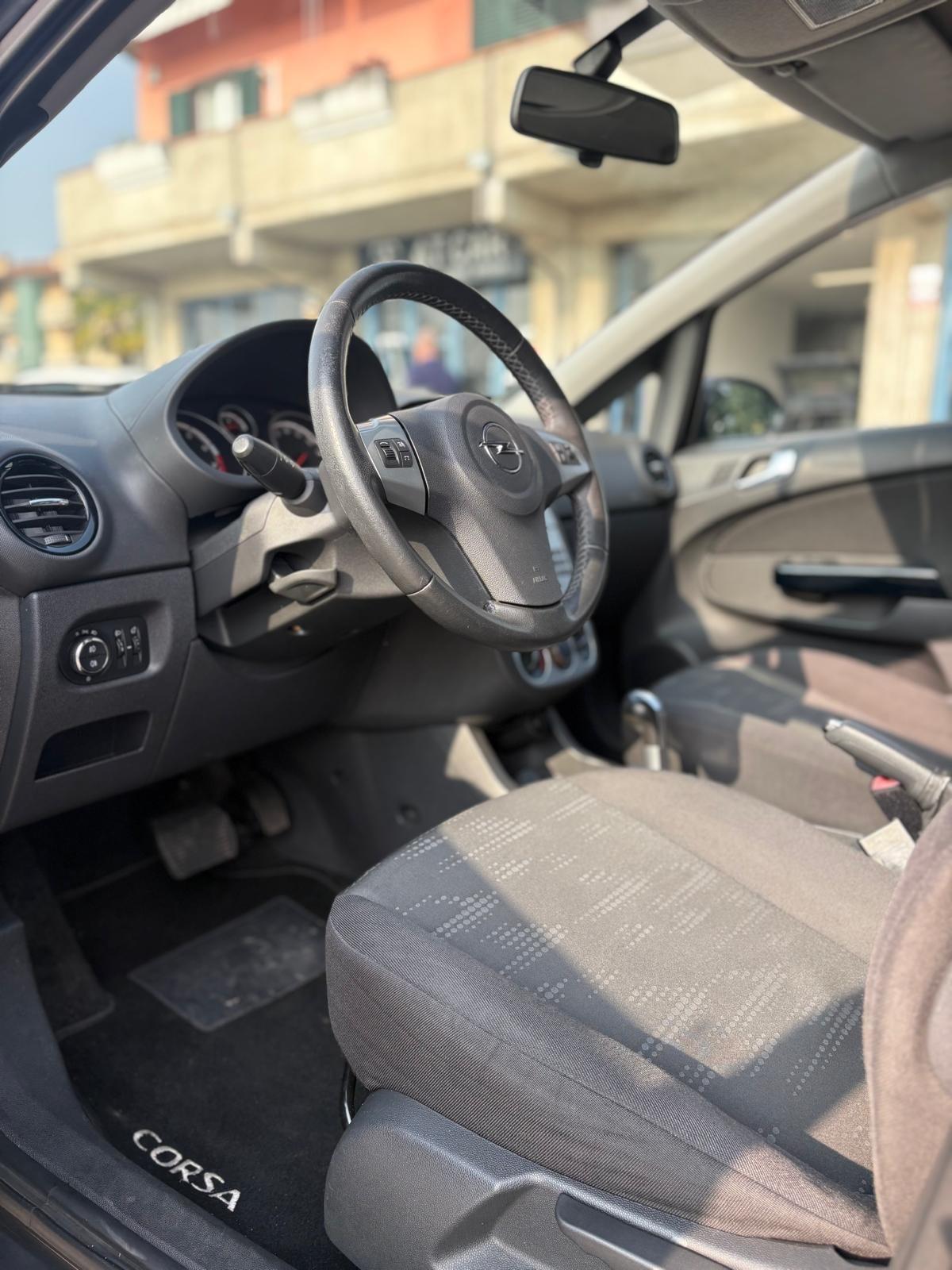 Opel Corsa 1.2 5 porte Cosmo