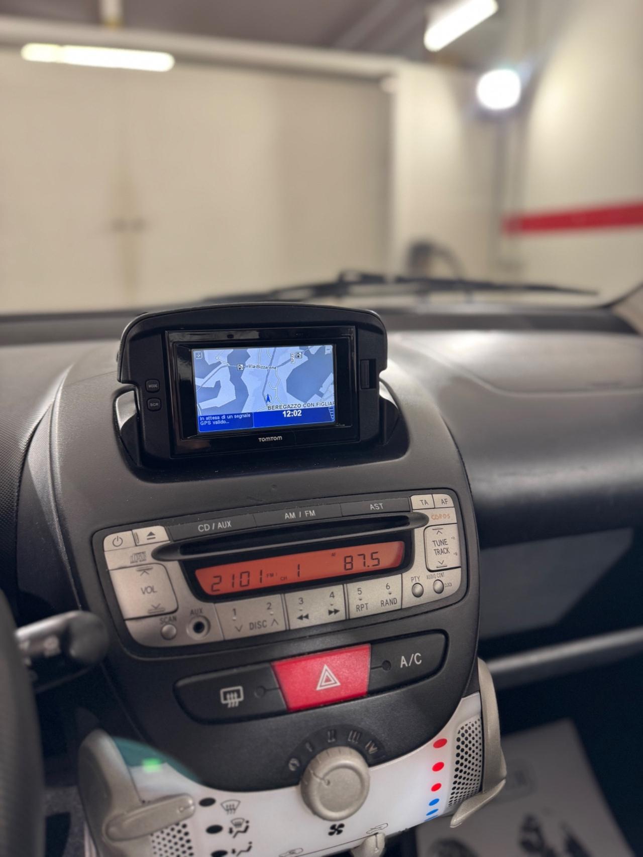 Toyota Aygo 1.0 12V VVT-i 5 porte Cool Soda Connect